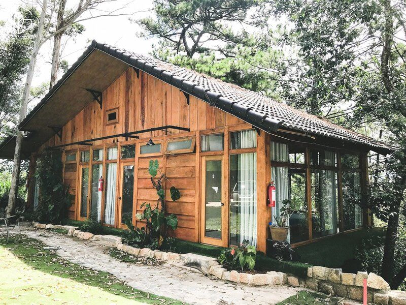 thiết kế nhà gỗ sân vườn