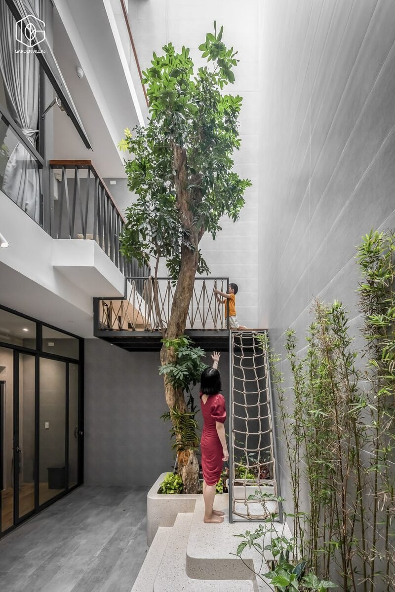 thiết kế nhà có sân vườn ở giữa